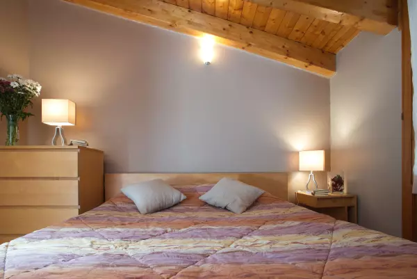The bedroom seen from the door